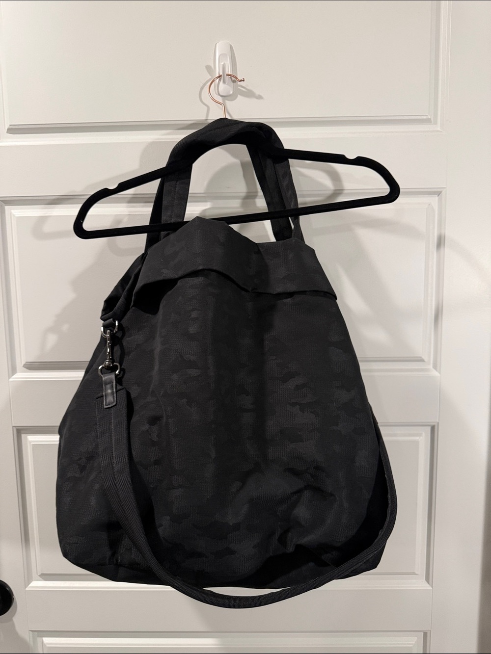 Lululemon **discontinued** camo on my level bag - Picture 7 of 8
